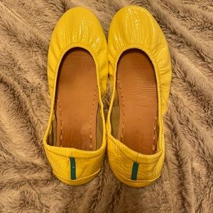 Size 8 yellow Tieks